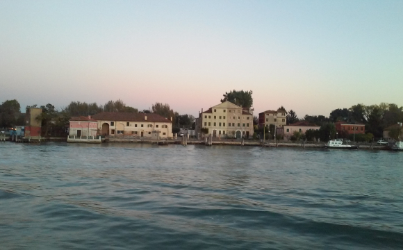 Lido by night